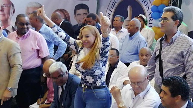 Precandidata alcaldesa del PRM en SDE Katy Báez afirma Adán Peguero "se llevó un barco sin tripulantes" 