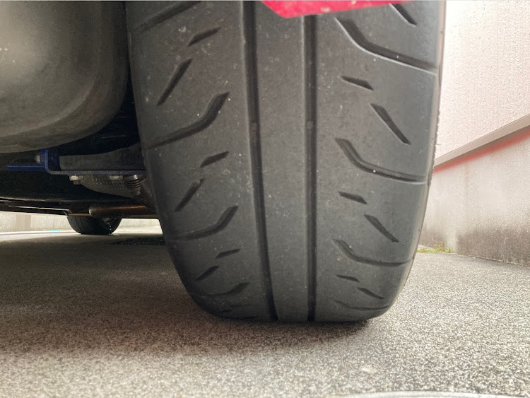 ヴィッツのトレッドパターン選手権・ポテンザRE71R・15インチ・車検仕様に関するカスタム事例の投稿画像1枚目