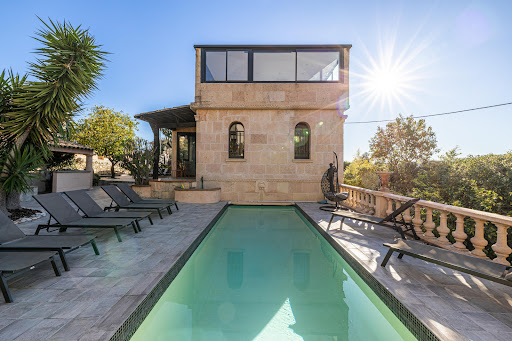 Villa avec piscine et terrasse 2