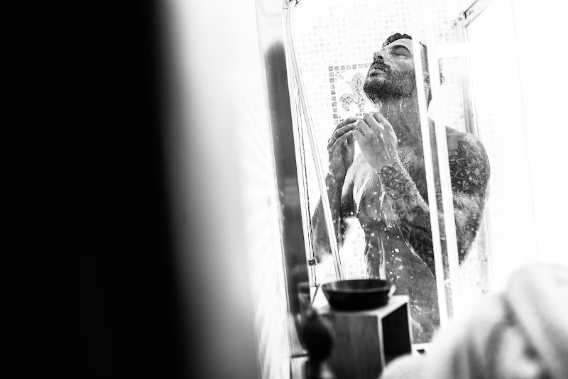 the man in he shower di AdrianoPerelli