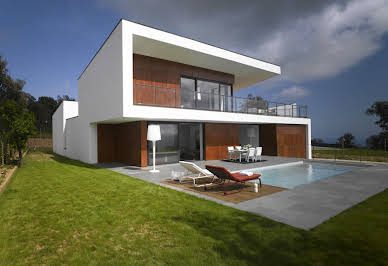 House with pool 19
