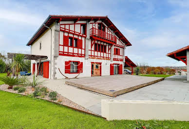 Maison avec piscine et jardin 10