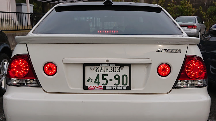 アルテッツァのアルテッツァ・LEDハイマウントランプ・DIY・ハイマウントストップランプ交換に関するカスタム事例の投稿画像3枚目