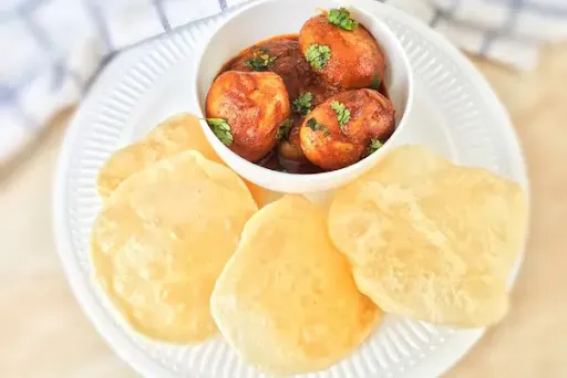 5 Luchi With Eggs Curry (2pcs)