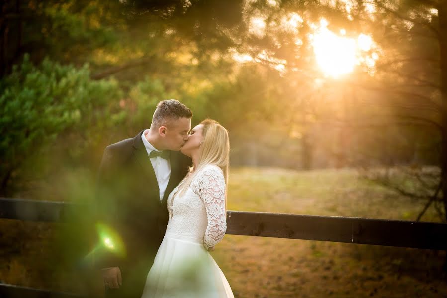 婚礼摄影师Kamil Kotecki（kamilphoto90）。2018 10月16日的照片