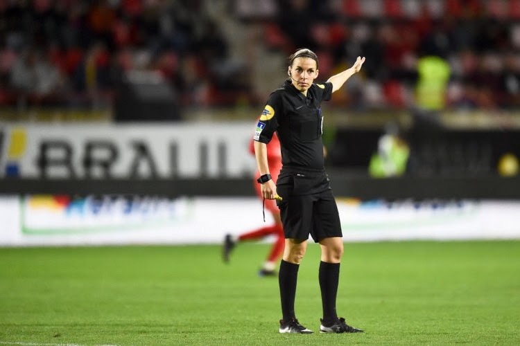 Vrouwelijke ref is klaar voor Europese Supercup:"Ik ben niet bang!"