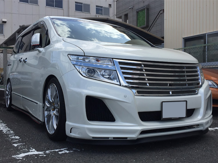 エルグランドのエムズガレージ・フルエアロ・フロントバンパー交換・M'zspeedに関するカスタム事例の投稿画像1枚目