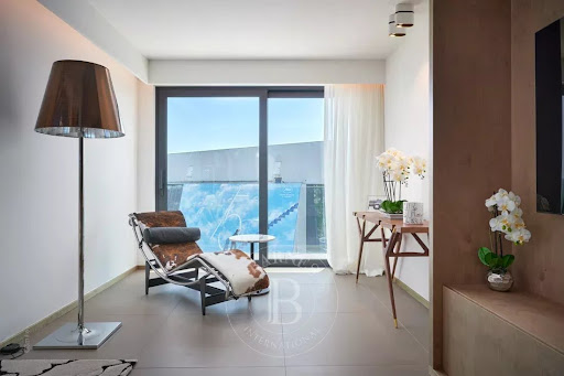 Luxury seasonal rental property in Cannes (06400)