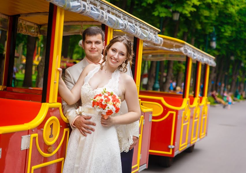 Fotógrafo de casamento Elena Valebnaya (helenv). Foto de 11 de maio 2016