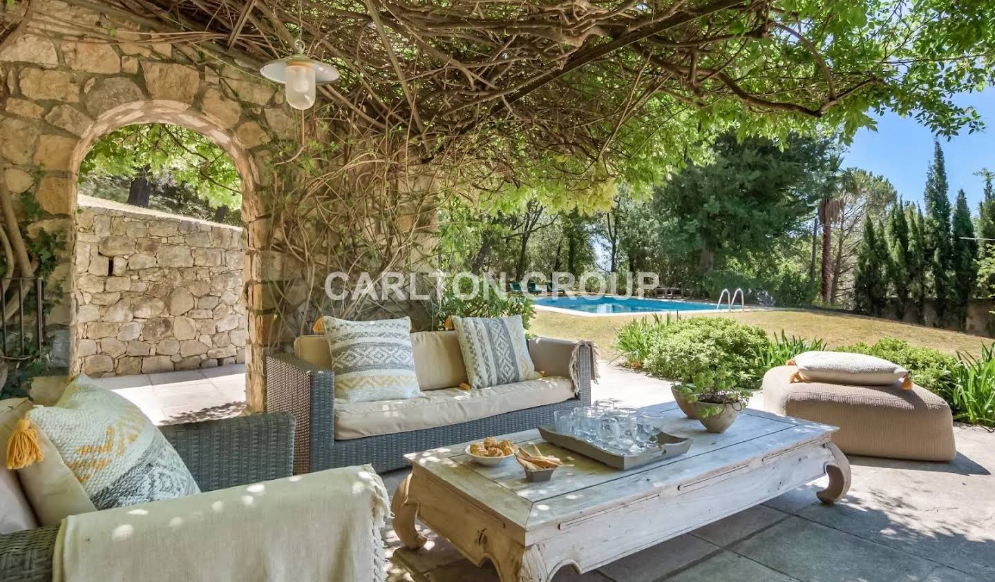 Property with pool Valbonne