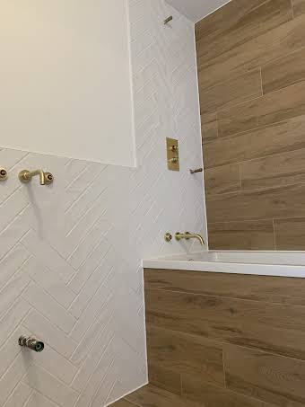 Herringbone diagonal with Plank tile feature/Floor album cover