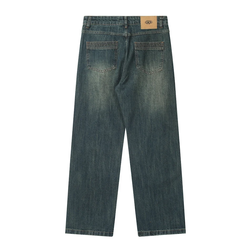 Herren Straight-Leg Jeans aus gewaschenem Denim, bequeme Passform und moderner Look, ideal für Alltag und Freizeit.