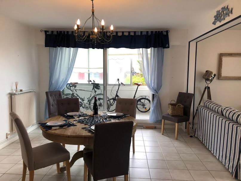 Location  appartement 3 pièces 65 m² à Lion-sur-Mer (14780), 1 000 €