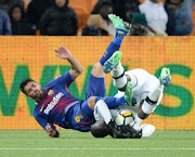 Denis Onyango of Mamelodi Sundowns and FC Barcelona superstar Luis Suárez during the International Club friendly match at FNB Stadium on May 16, 2018 in Johannesburg, South Africa. 