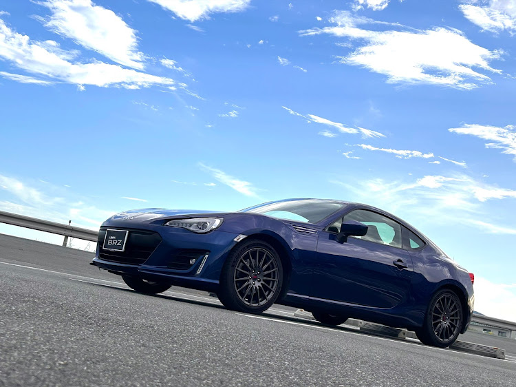 BRZの愛車の表情・お題提出・ラピスブルーパールに関するカスタム事例の投稿画像1枚目