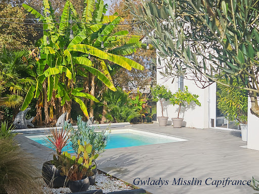 Maison avec piscine et terrasse 1