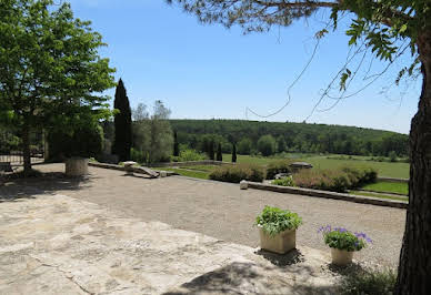 Propriété avec piscine et jardin 5