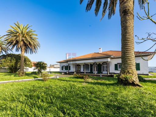 House with terrace 1
