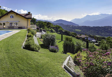 House with pool and garden 2