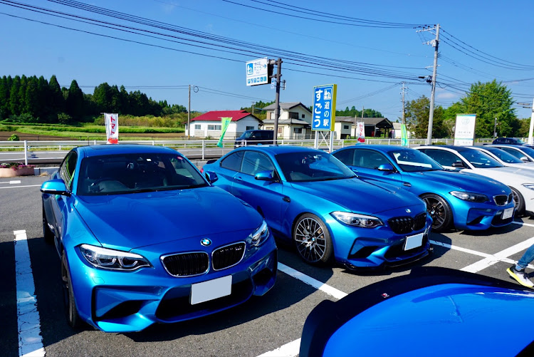 M2のBMW・大型MT・ロングビーチブルー・高回転の音褒められて嬉しい・次のタイヤどうしように関するカスタム事例の投稿画像2枚目