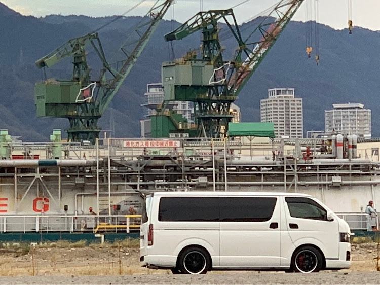 ハイエースバンの望遠MAX・神社仏閣鳥居愛好会・iPhoneXs・練習！練習！・ハロウィーンに関するカスタム事例の投稿画像1枚目