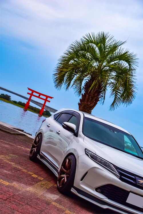 ハリアーのアーティシャンスピリッツ・R35ホイール・弁天島・やまっぴさんの庭に関するカスタム事例の投稿画像2枚目