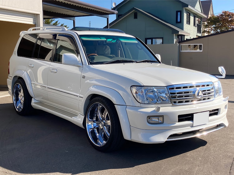 ランドクルーザー100の紅葉と愛車・ドライブ・ＤＣＵ・1枚目がお気に入り😍に関するカスタム事例の投稿画像1枚目