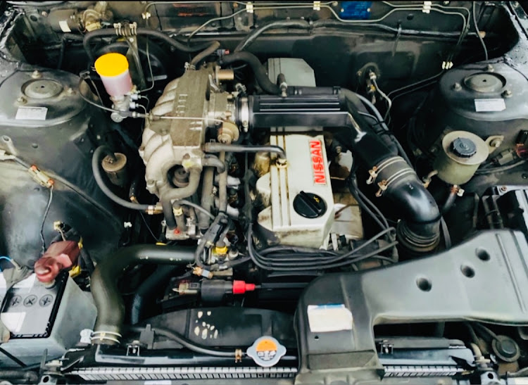 スカイラインのみんなのエンジンルーム見てみたい・エンジンルーム・R31スカイライン・スカイライン・日産に関するカスタム事例の投稿画像2枚目