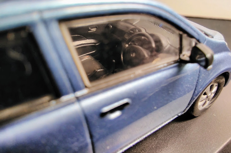 アルトのスズキアルトHA25・ミニカー・1/43スケールミニカー・アシェットの国産名車シリーズ・スズキアルトHS25Sに関するカスタム事例の投稿画像5枚目