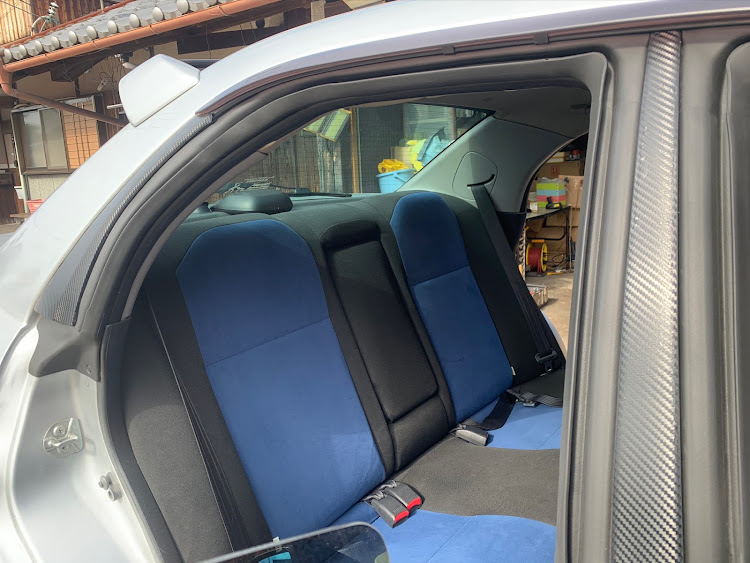 インプレッサ WRX STIのウエザーストリップ交換・DIY・車高が低そうで低くないちょっと低い車・燃費悪いところ以外最高の車・車検なんて無くなればいいのに😟に関するカスタム事例の投稿画像6枚目