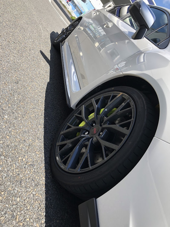 渋茶さんが投稿したWRX STI・スバル車・試乗・ツインターボに関するカスタム事例の投稿画像2枚目