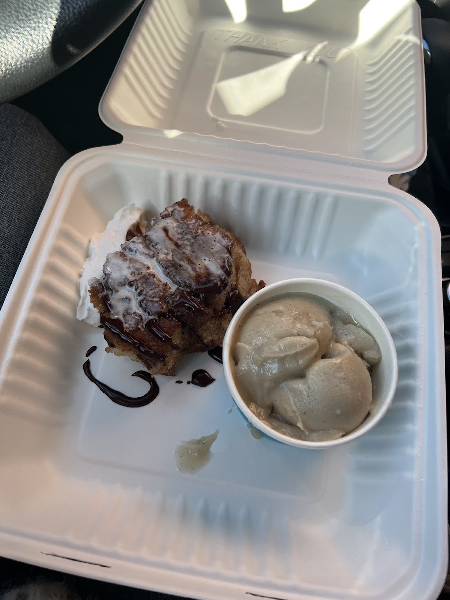 GF/V cinnamon bun & GF/V vanilla ice cream