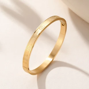 Title 10, Bague Étoilée en Acier Titane Mat, Luxe Léger e...