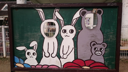 ウサギとクマの顔看板