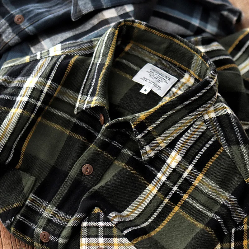 Abrigo camisa de doble capa cepillada, top de primavera y otoño estilo americano grueso, ideal para un look moderno y abrigado.