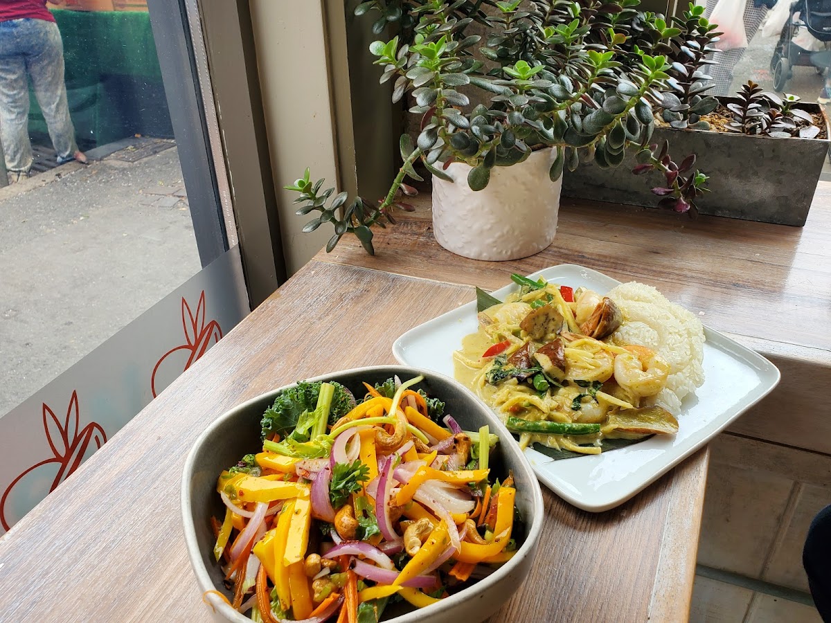 Mango salad and Green curry