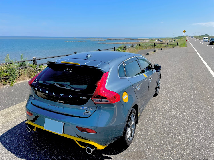 V40のステッカーチューン(笑)・polestar・モルカー・PUIPUIモルカーに関するカスタム事例の投稿画像1枚目
