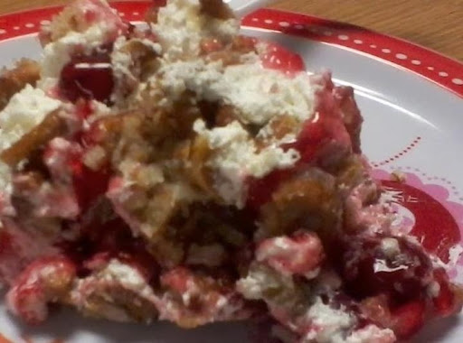 this is a great change from the strawberry pretzel dessert. thanks for sharing.