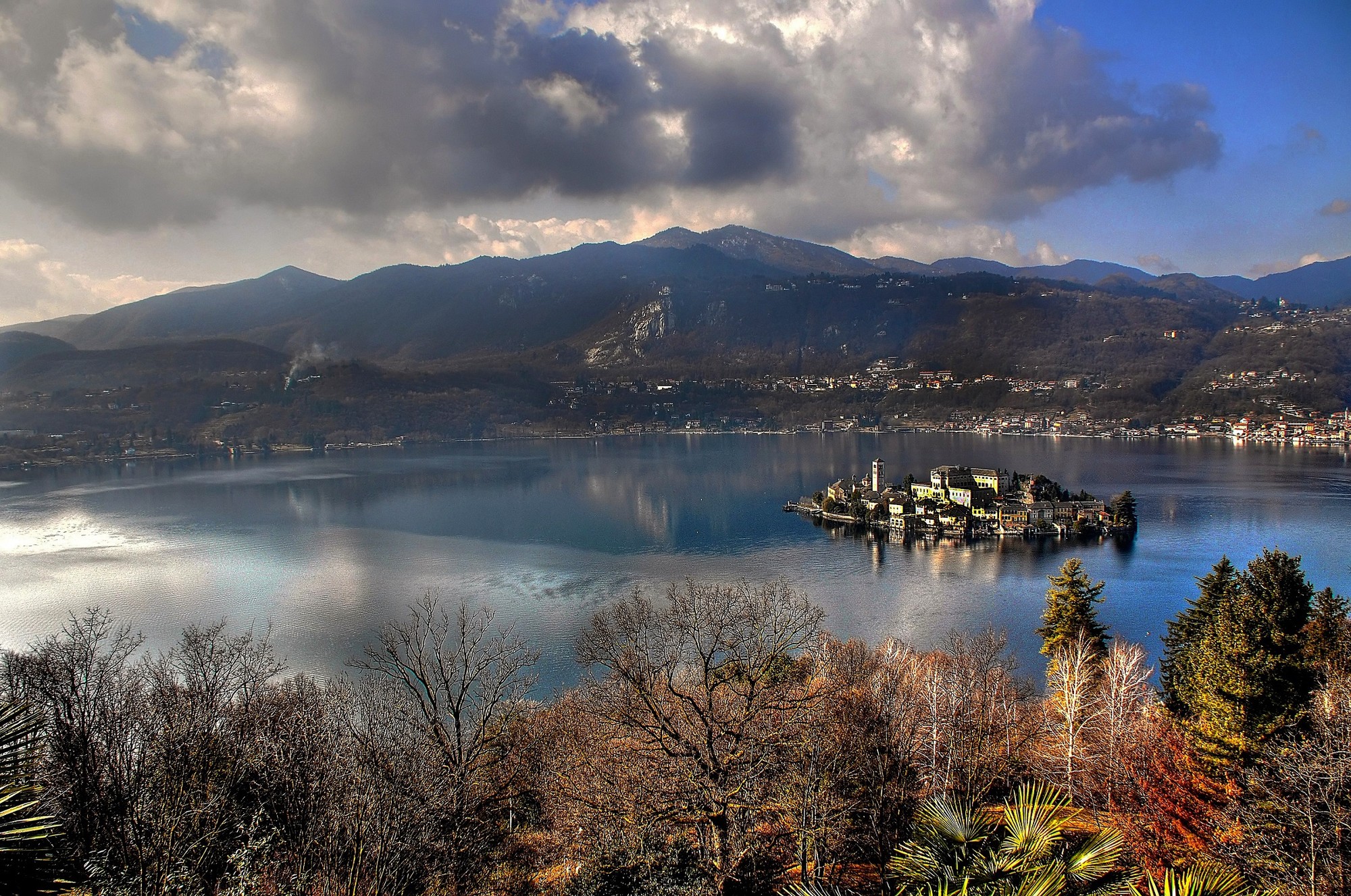 Lago  d' Orta di Paolo Scabbia