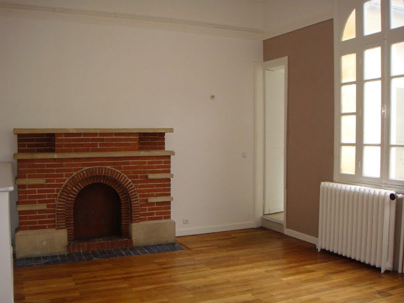 Location  appartement 3 pièces 100 m² à Bourges (18000), 730 €