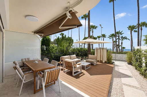Seaside apartment with terrace 2