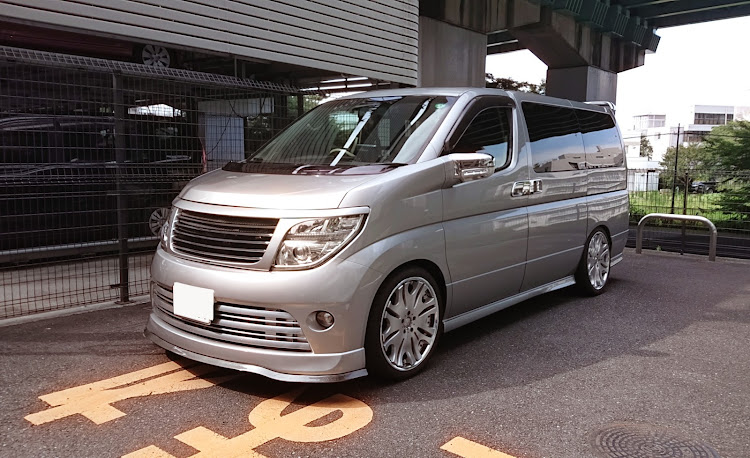 エルグランドのE51保存会・洗車・綺麗なのは気持ち良いですね✨に関するカスタム事例の投稿画像2枚目