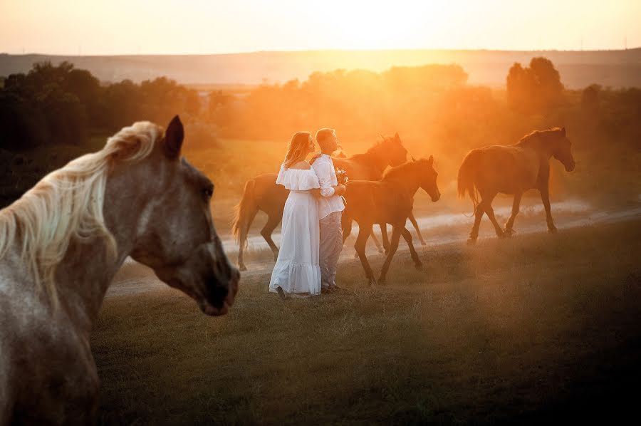 Jurufoto perkahwinan Mariya Zacarinnaya (marymirt). Foto pada 21 Mac 2022