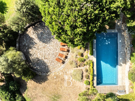 Villa with pool and garden 2