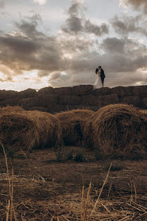 Bröllopsfotograf Merey Kabdyrakhim (merey). Foto av 19 oktober 2022