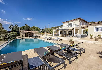 Maison avec piscine et jardin 3