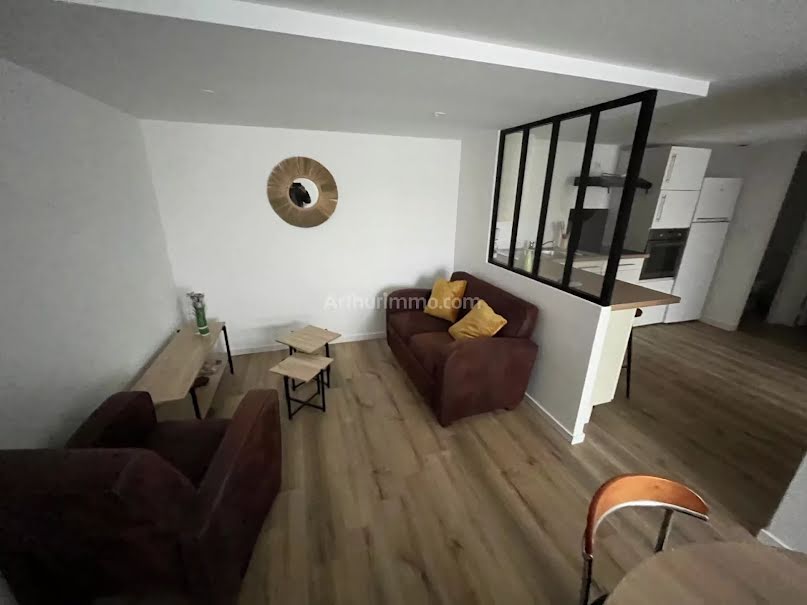 Location meublée appartement 2 pièces 42.5 m² à Lanrodec (22170), 600 €