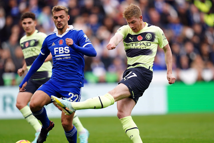 🎥 WOW! Kevin De Bruyne zet Manchester City op voorsprong met heerlijke vrije trap