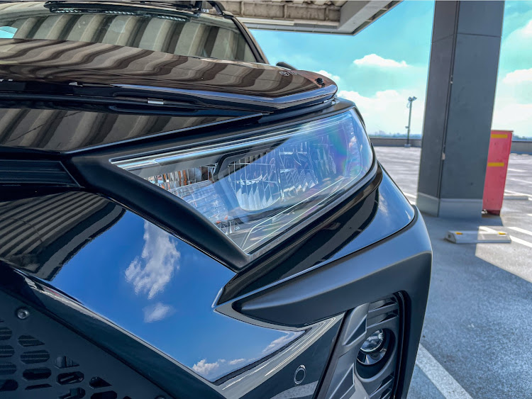 RAV4のレースクイーン・愛車の表情・ヘッドランプ交換・ジョイフル本田に関するカスタム事例の投稿画像2枚目