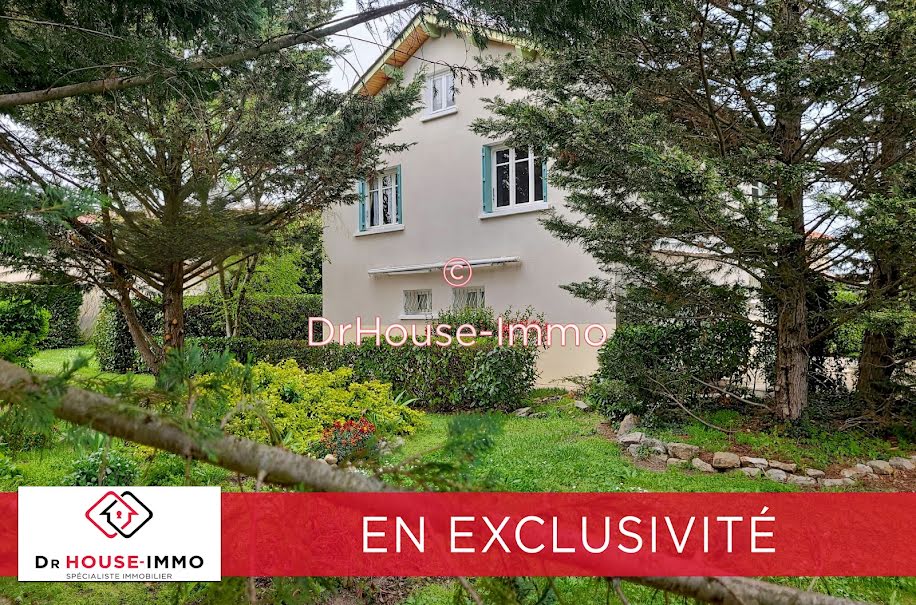 Vente maison 6 pièces 88.3 m² à Savigneux (42600), 209 000 €